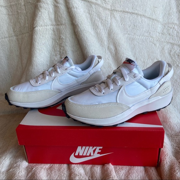 NIB Nike Waffle Debut Trainers Women’s 6.5 - Picture 2 of 15